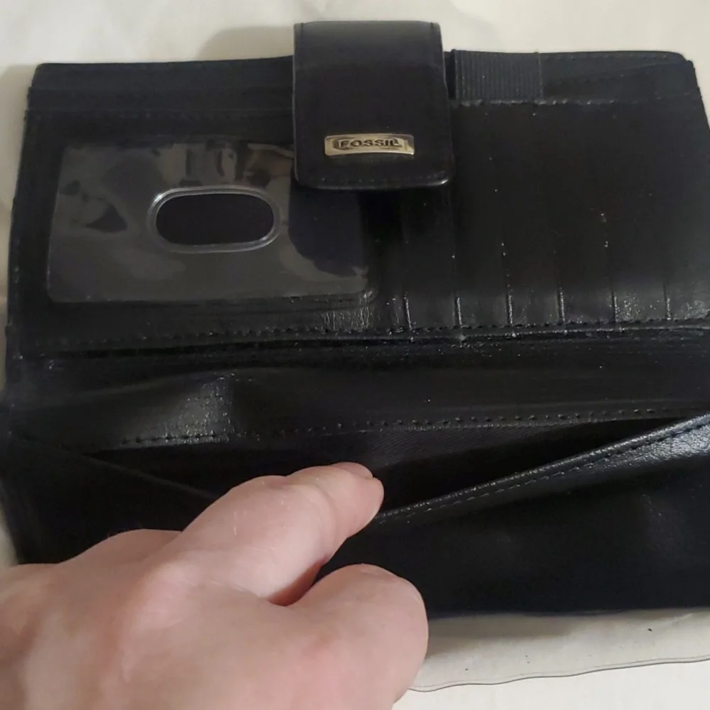 FOSSIL GENUINE LEATHER WALLET - Picture 5 of 14